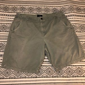 AMERICAN EAGLE SHORT IN SIZE 38